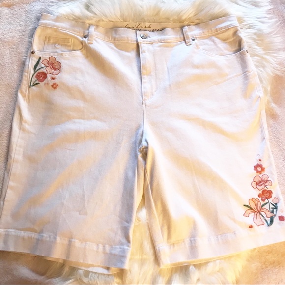 gloria vanderbilt all around slimming effect bermuda shorts